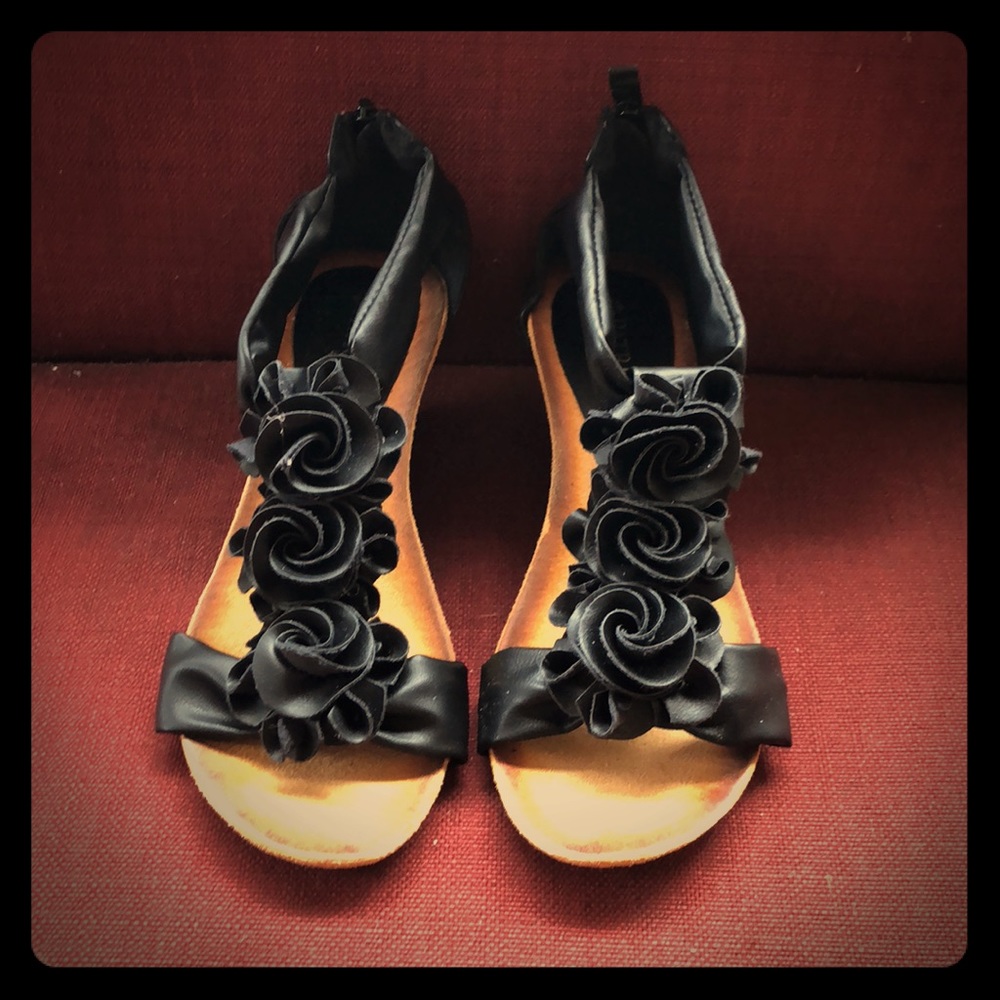 Brand new sandals wedge black roses